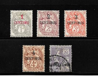un lot de quatre timbres de couleurs différentes