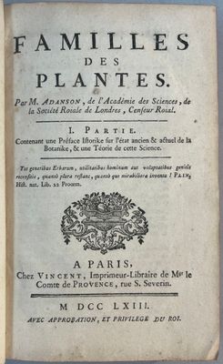 un vieux livre avec un titre en noir et blanc
