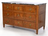 une photo d'une commode en bois avec un plateau en marbre