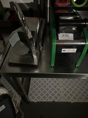 a machine that is sitting on top of a metal table