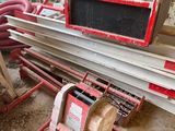 une image d'une machine qui travaille sur un morceau de bois