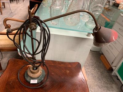 Lampe de bureau en métal