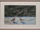 tableau représentant une volée d'oiseaux volant dans le ciel au-dessus d'un champ