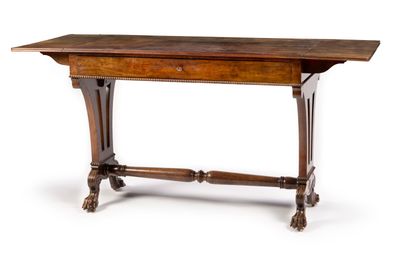 l'image d'une table en bois avec un tiroir en dessous