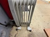 a radiator that is sitting on the ground next to a wall