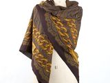 gros plan d'un foulard sur un mannequin mannequin mannequin mannequin mannequin mannequin mannequin mannequin