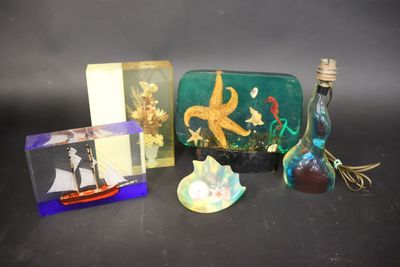 Lot de 3 lampes en résine à inclusions et 1 moulage de maque…