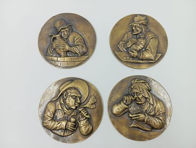 Quatre médailles bronze diamètre 12 cm