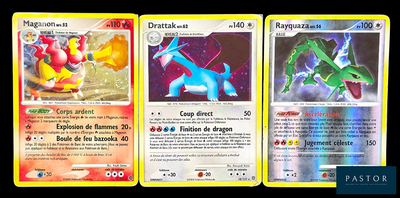 trois cartes Pokémon aux couleurs et aux motifs différents