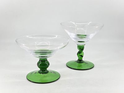 DEUX COUPES en verre soufflées, piètement verre torsadée ou …