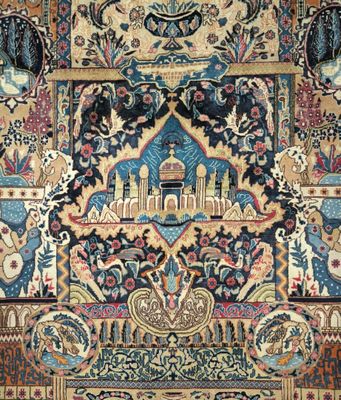 un tapis oriental orné d'un motif bleu et rouge
