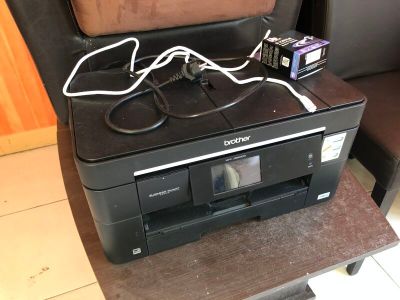 -1 tablette tactile SAMSUNG (ancien modèle, écran accidenté)