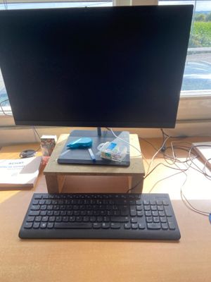 1 ordinateur LENOVO (unité centrale incluse dans l'écran), c…