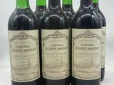 cinq bouteilles de vin de Bordeaux du Château Latour alignées sur une table