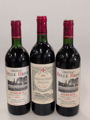 trois bouteilles de vin rouge posées côte à côte sur une table