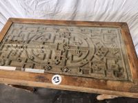 Table d'appoint en bois brut reposant sur quatre pieds tourn… (photo 3)