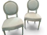 paire de chaises anciennes avec dossier et assise tapissés