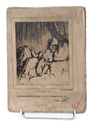 un vieux livre sur lequel figure le dessin d'un homme et d'une femme allongés sur un lit