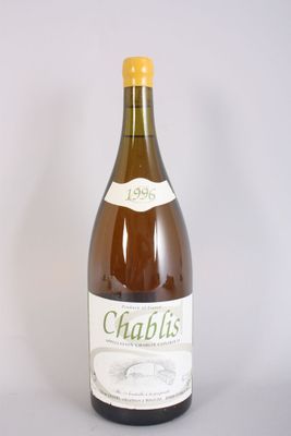 a bottle of wine that is sitting on a table