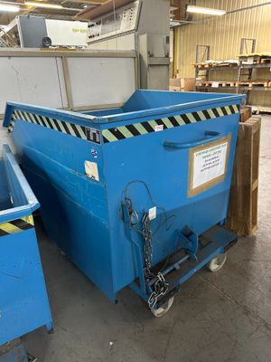 godet basculant de marque Bauer , capacité 1,5 m3 - Photo 1