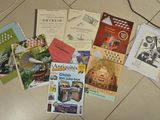 un grand nombre de livres posés sur le sol