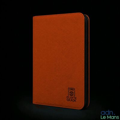un gros plan sur un carnet en cuir orange sur fond noir