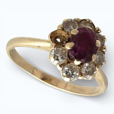 BAGUE en or jaune sertie d'un rubis entouré de petits diamants (manque - Photo 1