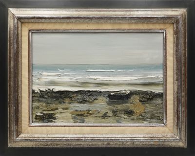 une peinture à l'huile représentant une scène de plage avec des vagues qui déferlent en arrière-plan