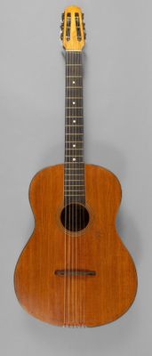 une image représentant une guitare acoustique sur fond gris