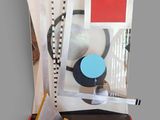 une image représentant un livre ouvert sur lequel figure l'image d'un objet
