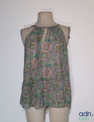 gros plan d'une robe sur un mannequin mannequin mannequin mannequin mannequin mannequin mannequin mannequin mannequin