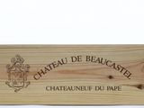 un panneau en bois sur lequel est inscrit « Château de Beaucaste »