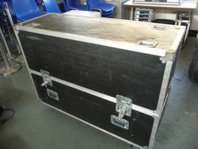1 flyht case vide 133x48x103cm