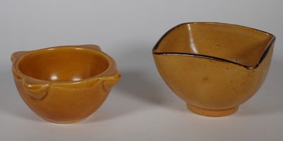 2 MORTIERS en céramique jaune orangé de VALLAURIS.