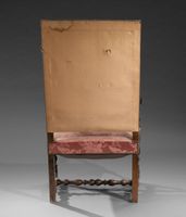Important fauteuil en noyer mouluré et sculpté, les accotoir… (photo 3)