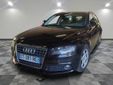 une image d'une audi noire garée dans un garage