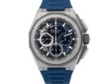 gros plan d'une montre sur fond blanc