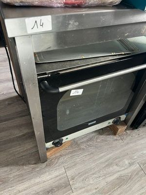 deux fours superposés dans la cuisine