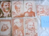 beaucoup de timbres sur lesquels figurent des personnes