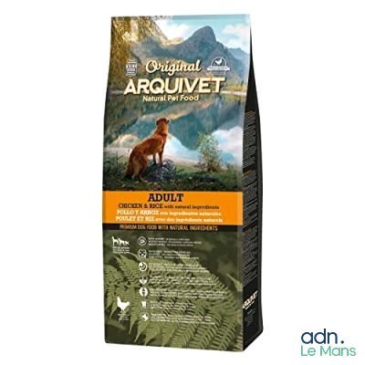 une photo d'un sac de croquettes pour chien posé sur une table