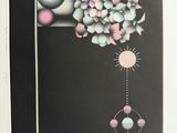 une image représentant une image sur fond noir avec des fleurs
