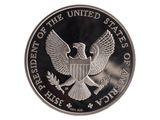 une image représentant une pièce d'argent sur laquelle figure un aigle à tête blanche