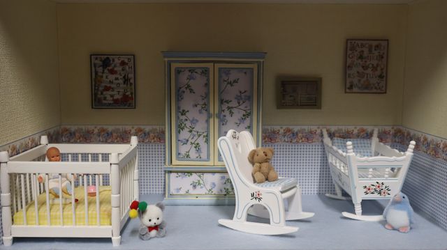 Diorama. Composition miniature, dans une vitrine en bois, vitre e...