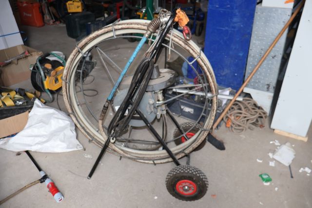 Débistreuse (pour nettoyer les conduits de cheminées) électrique ...
