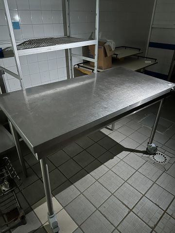 Table inox deux roulettes 140x70