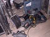un tas d'outils qui traînent par terre