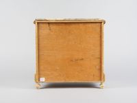 Commode miniature en bois naturel laqué blanc ouvrant par 3 … (photo 4)