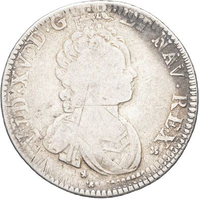 gros plan d'une pièce de monnaie sur fond blanc