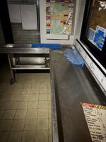Un banc à poisson sur roulettes, en L. (photo 3)