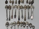 a lot of spoons and spoon spoons on the table